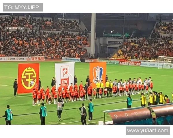 成都足球队配合引发热议球迷对战术和球员默契提出质疑